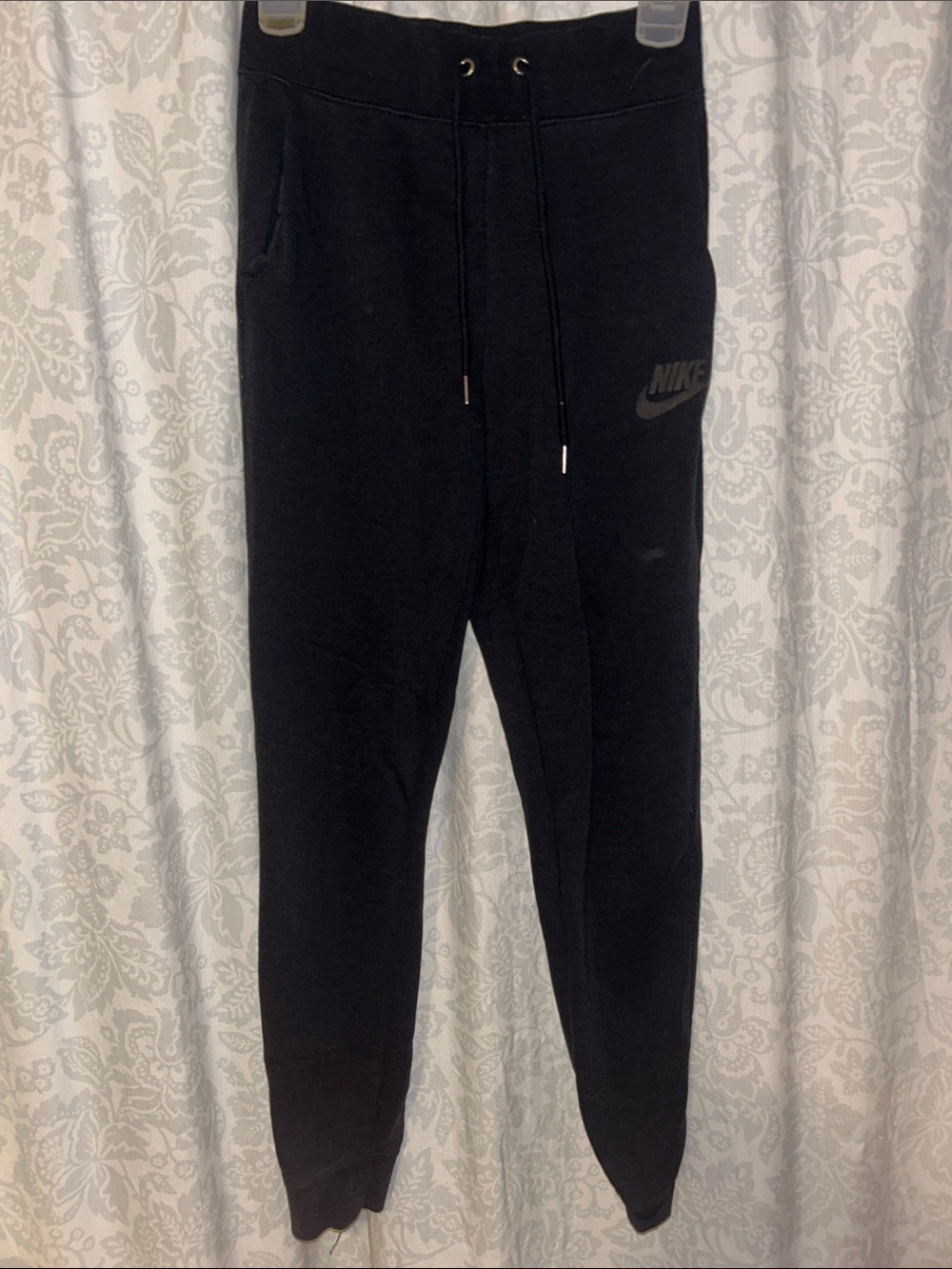 Nike Black Women's Slim Fit Joggers with Subtle Swoosh